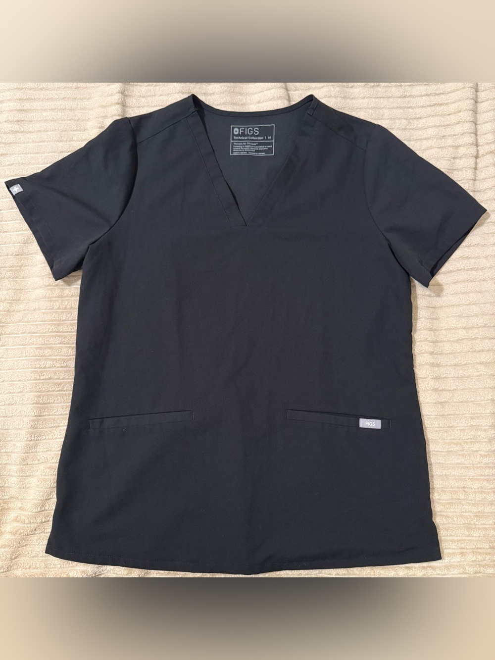 Figs Technical Collection Scrub Top Size M, Black EUC Nursing Pockets